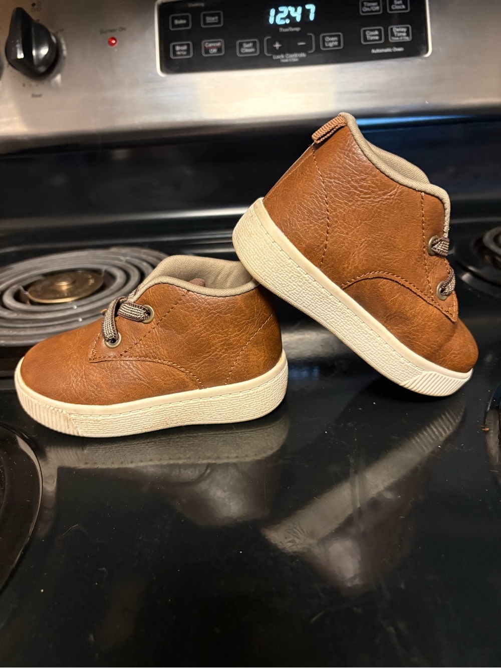 Carter’s Kids Brown High-Top Sneakers - Classic Casual Size 6M